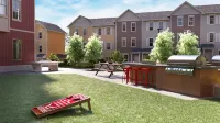 Stunning 4-Br Houses with on-Site Pool Hotels in Bloomington