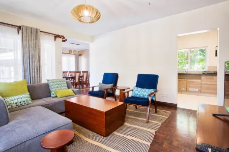 Swahili Beach Apartments Отели рядом с достопримечательностью «Nguuni Wildlife Sanctuary»