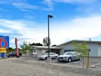 Brawley Inn - parking