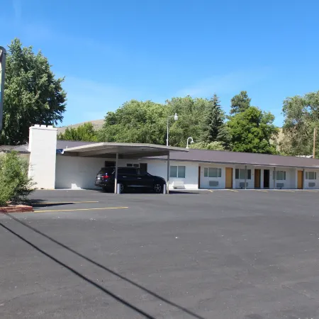 Oregon Trail Inn and Suites