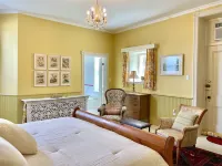 Chrysler House Hotel dekat Thousand Islands Playhouse