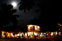 Baloho Beach Hotel Hotel di Kabupaten Nias Selatan
