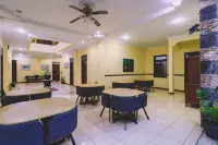 Pia Hotel Medan - parking