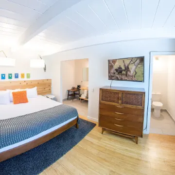 Monarch Motel