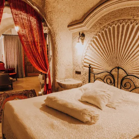 Holiday Cave Hotel