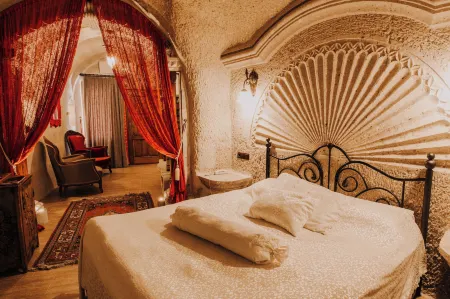 Holiday Cave Hotel