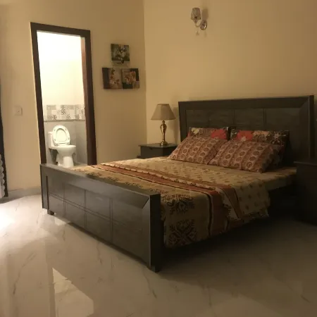 1 Bed House - Sleeps 2 - Pets - Parking - Wifi