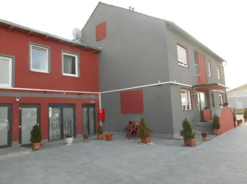 阿利斯膳宿公寓