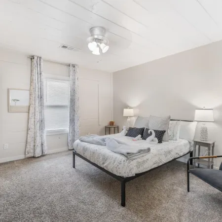 Stockyards- 4Min Pet Friendly 3Br Luxe Gem