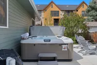 Spirit of the Rockies - Private Backyard & Hot Tub - 3-Star