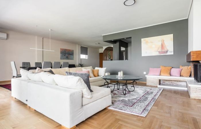 Spacious and sunlit seaside flat