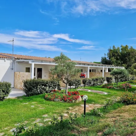 Hotel with swimming pool near Stintino