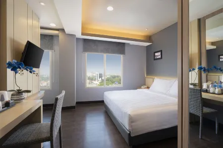 Batiqa Hotel Darmo - Surabaya Отели рядом с достопримечательностью «Зоопарк Сурабая»