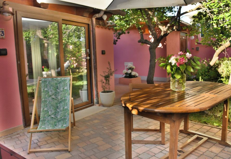 Hotel Flowery Inn Villa, Exterior, Garden