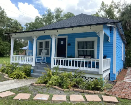 The Blue Aztec Hotels in Sanford