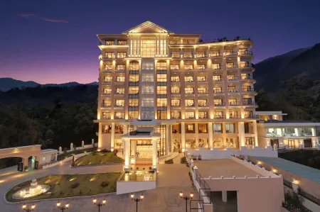 Lemon Tree Premier Budhanilkanth Отели рядом с достопримечательностью «Drikung Kagyu Rinchen Ling Monastery»