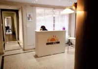 Houselyon - parkir
