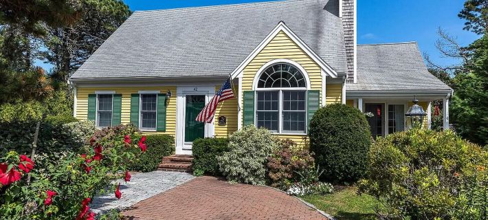 By the Sea Guests Bed & Breakfast and Suites Hotels in Dennis