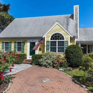 By the Sea Guests Bed & Breakfast and Suites