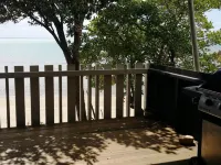 Golden Bay Holiday Park فنادق في Pohara