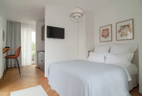 August the Boardinghouse