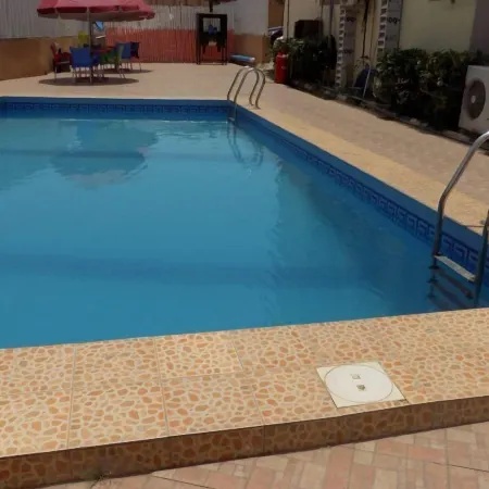 Emzrel Hotel & Suites