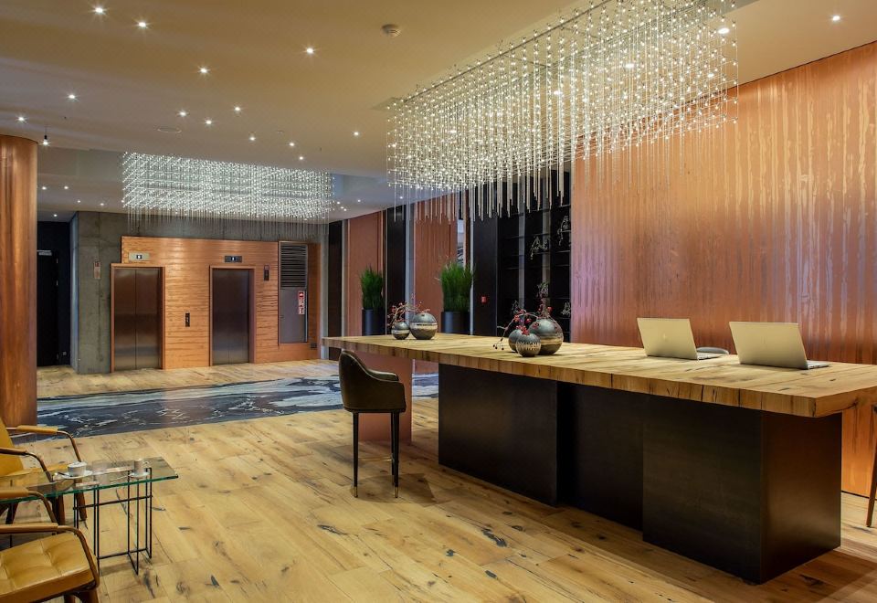 호텔 바르샤바의 웅장한 내부 인테리어 사진