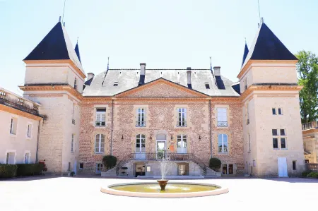 Logis Hotels - Château Saint Marcel Отели в г. Ламажистер