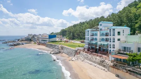 Youngduk Sea & Spa Pension Отели рядом со станцией Jangsa Station