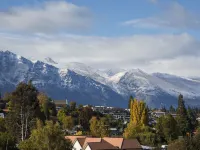 Pinewood Queenstown Hotel berhampiran Patung Moa