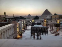 Royal Pyramids Inn
