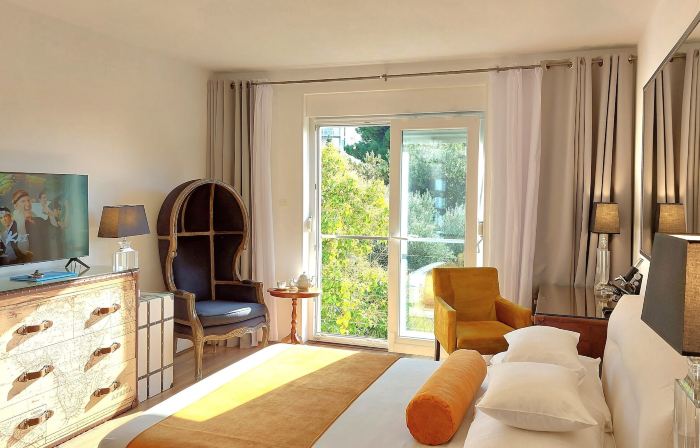 Refresh Boutique Apartments