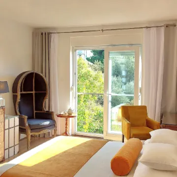 Refresh Boutique Apartments