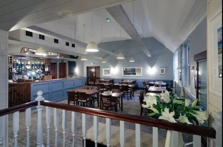 Red House Hotel Отели в г. Блэргори энд Ратрей