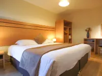 Crompton Court Apartments Hotels in Haringey