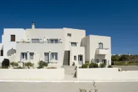 Tsakanos Home - parking
