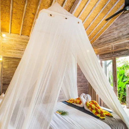 The Syron Huts Lembongan Отели рядом с достопримечательностью «Остров Нуса-Пенида»