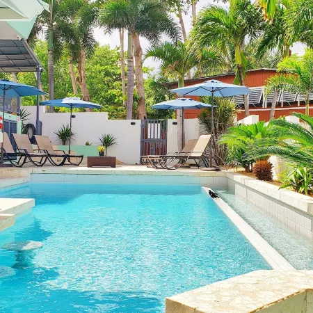 Casa Verde Hotel - Steps to the Beach, Pool, Restaurant & Bar