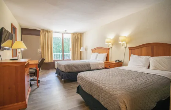 OYO酒店-格林斯伯勒東I40