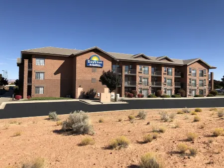 Days Inn & Suites by Wyndham Page Lake Powell Отели в г. Лечи