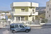 Double M - parking