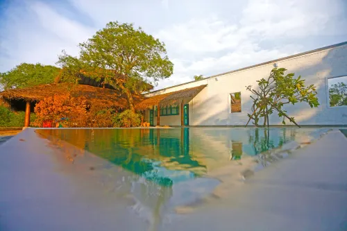 The Villa Kalpitiya - Airport Shuttle