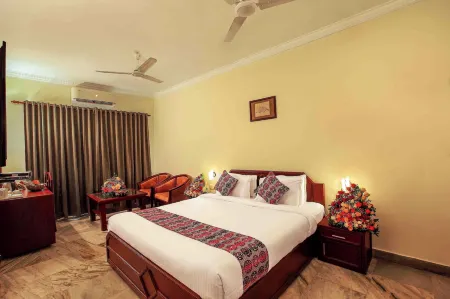 Hotel Indraprastha Karunagapally Отели рядом с достопримечательностью «SAMBRANIKODI ISLAND TOURISM (സാംബ്രാണിക്കോടി ഐലൻഡ് ടൂറിസം)»