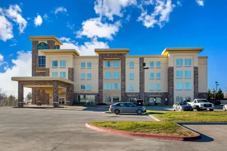 La Quinta Inn & Suites by Wyndham Pecos Отели в г. Пекос