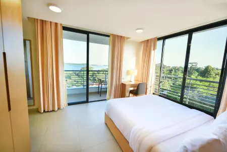 K Hotels Entebbe Отели в г. Энтеббе