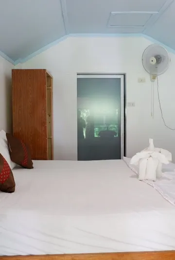 ห้องดีลักซ์ เตียงใหญ่ 1 เตียง