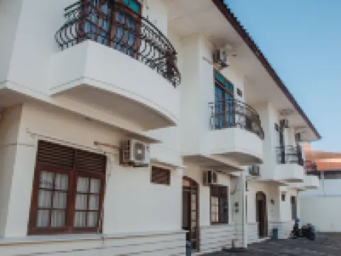 DS CoLive Sinabung Hotels in Candisari