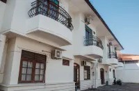 DS CoLive Sinabung Hotels near Simpang Lima