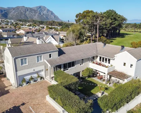 Hermanus Lodge on the Green - Solar Power Hoteles en Hermanus