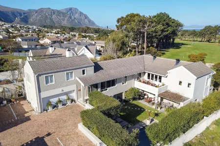 Hermanus Lodge on the Green - Solar Power